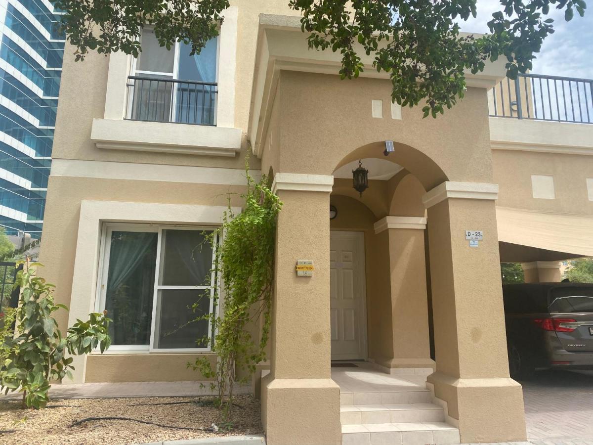 Spacious 4-Bedroom Villa, Children Friendly Dubai Exterior foto