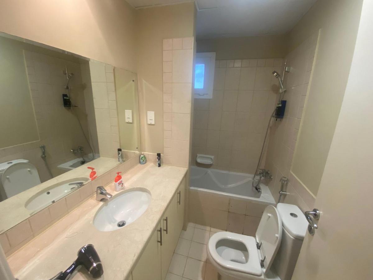 Spacious 4-Bedroom Villa, Children Friendly Dubai Exterior foto