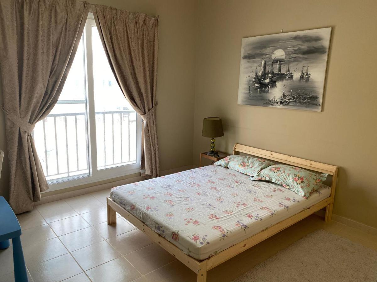 Spacious 4-Bedroom Villa, Children Friendly Dubai Exterior foto