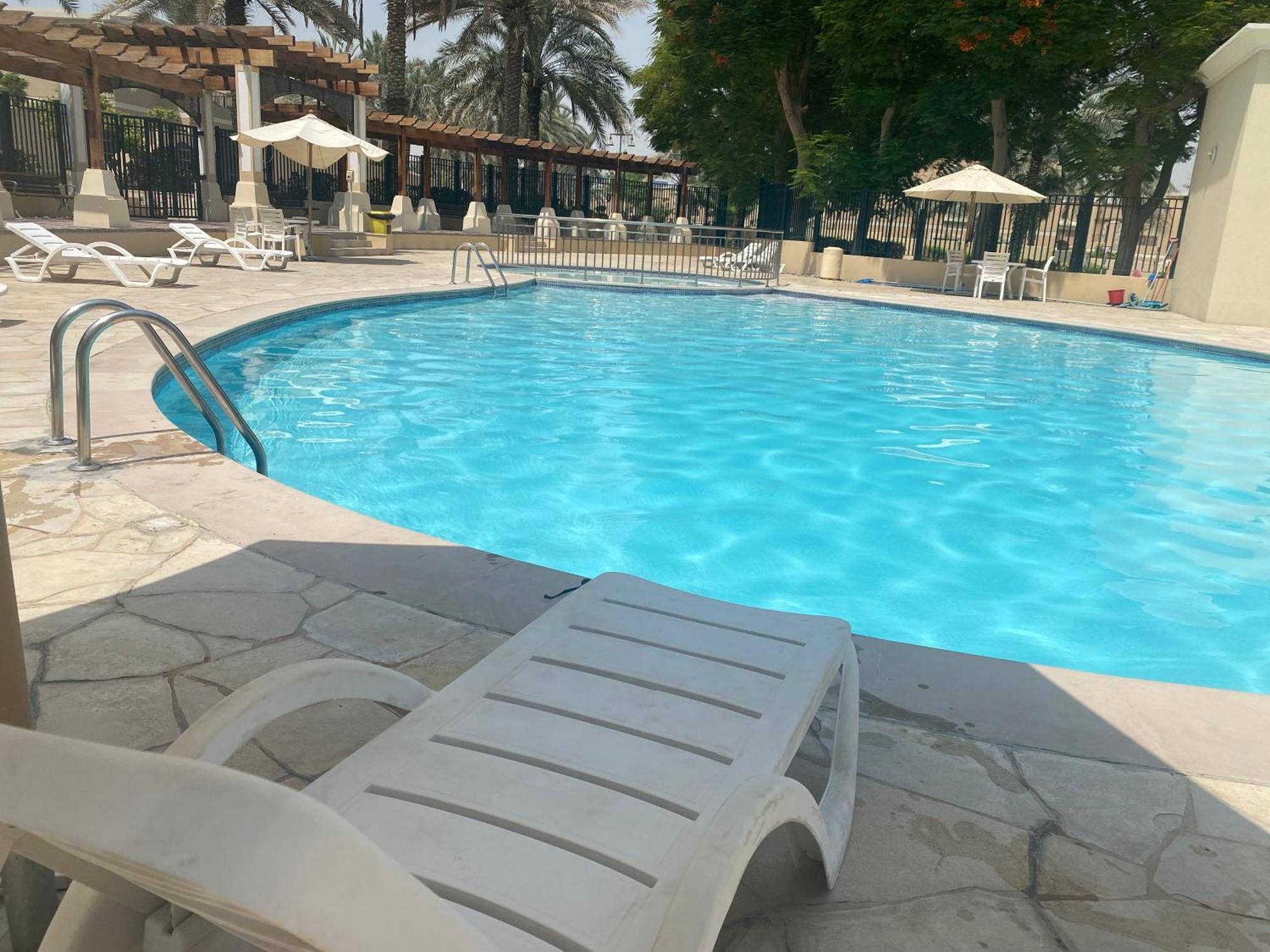 Spacious 4-Bedroom Villa, Children Friendly Dubai Exterior foto